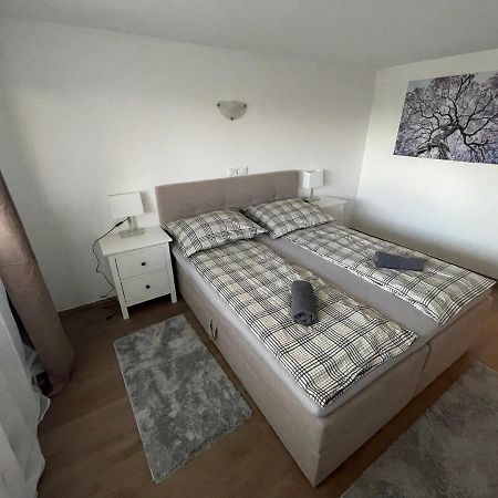 Malibu Apartman Miskolc Eksteriør bilde